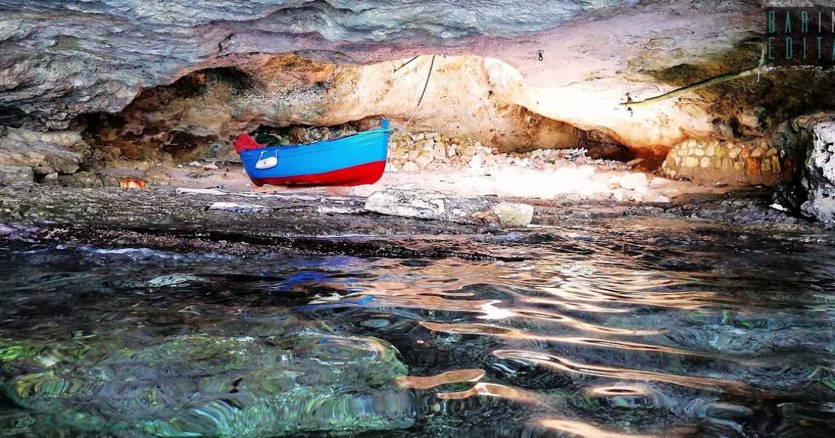 Mare color smeraldo e spiaggette nascoste: sono le sorprendenti grotte di Capitolo